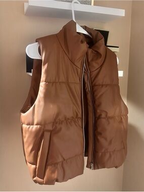 Women's Puffer Vest Jacket - Brown